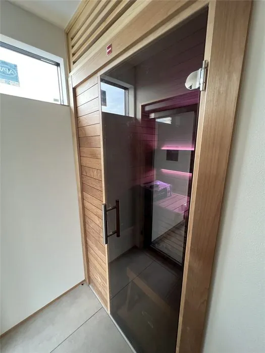 ガラスドアの納まり